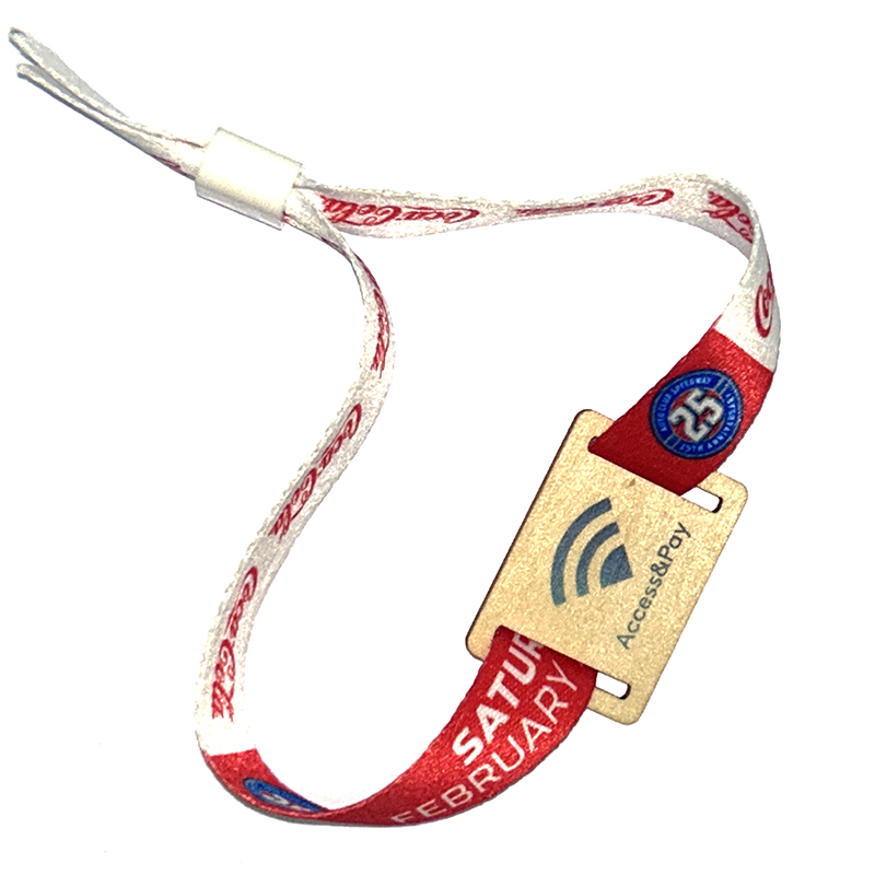 Έξυπνα Φορετά Βραχιολάκια NFC για Απρόσκοπτες Συνδέσεις σε Εκδηλώσεις
